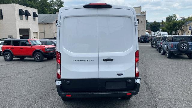 Photo of 2025 Oxford White Ford Transit-250