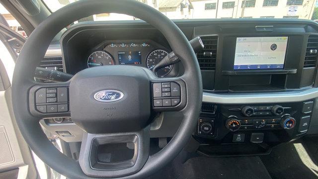 Photo of 2025 Oxford White Ford F-350