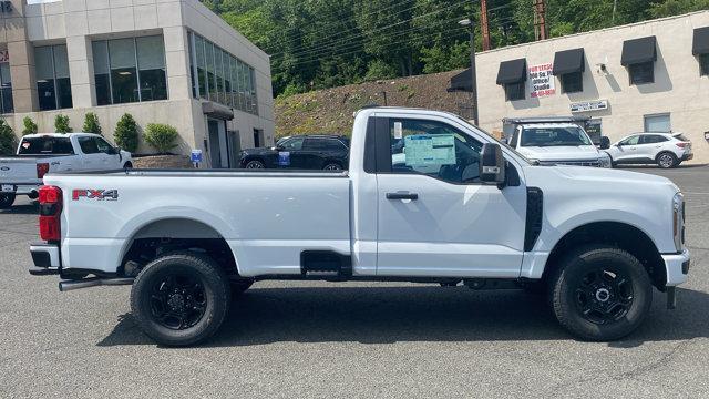 Photo of 2025 Oxford White Ford F-350