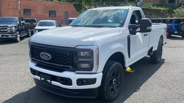 Photo of 2025 Oxford White Ford F-350