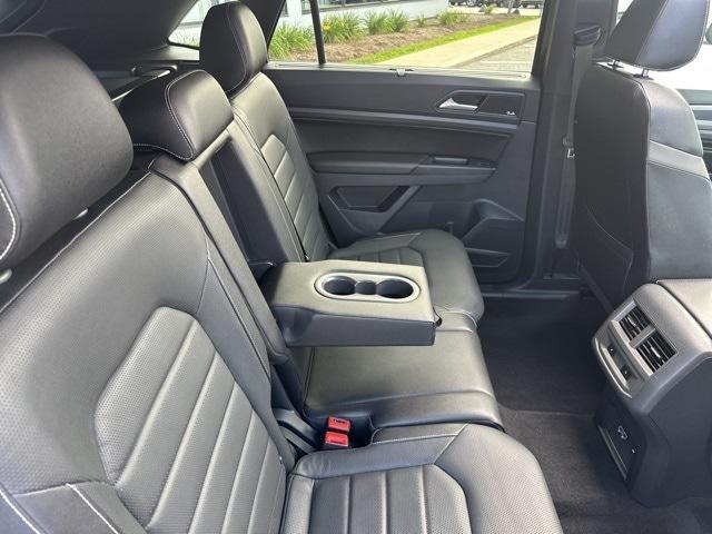 Photo of 2020 Deep Black Pearl Effect Volkswagen Atlas Cross Sport