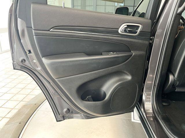 Photo of 2020 Granite Crystal Metallic Clearcoat Jeep Grand Cherokee