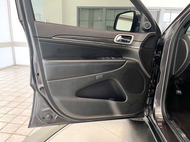Photo of 2020 Granite Crystal Metallic Clearcoat Jeep Grand Cherokee