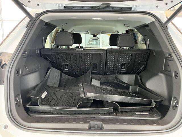 Photo of 2022 Iridescent Pearl Tricoat Chevrolet Equinox