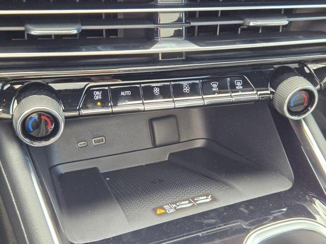Photo of 2026 Mosaic Black Metallic Chevrolet Traverse