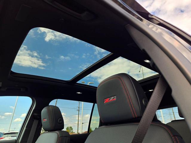 Photo of 2026 Mosaic Black Metallic Chevrolet Traverse