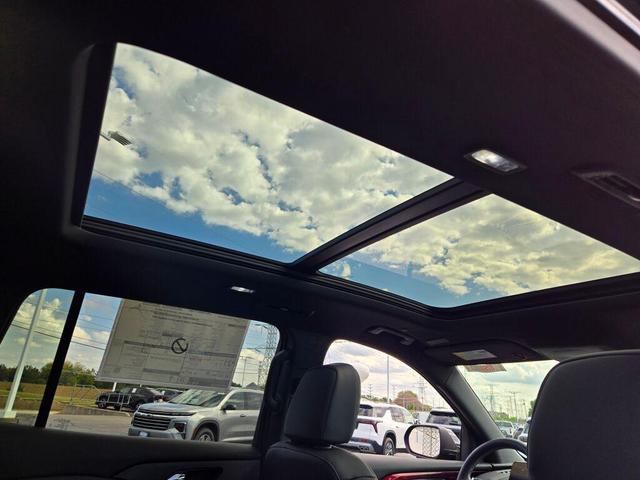 Photo of 2026 Mosaic Black Metallic Chevrolet Traverse