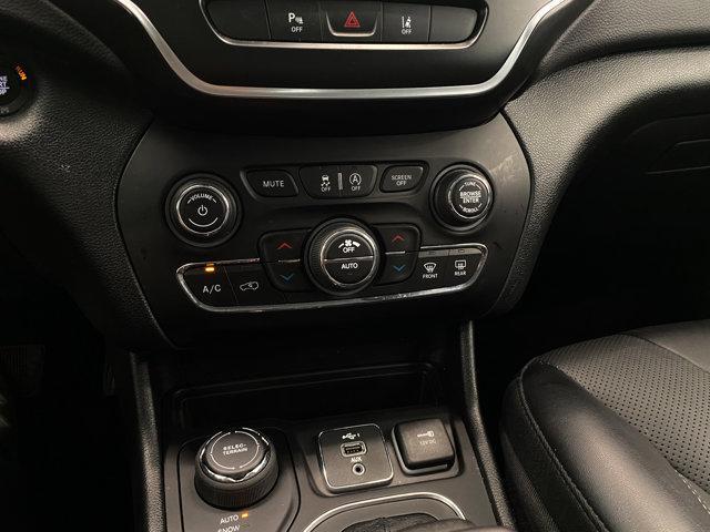 Photo of 2022 Bright White Clearcoat Jeep Cherokee