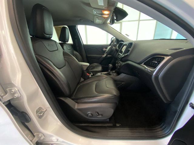 Photo of 2022 Bright White Clearcoat Jeep Cherokee