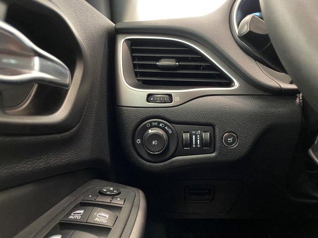 Photo of 2022 Bright White Clearcoat Jeep Cherokee