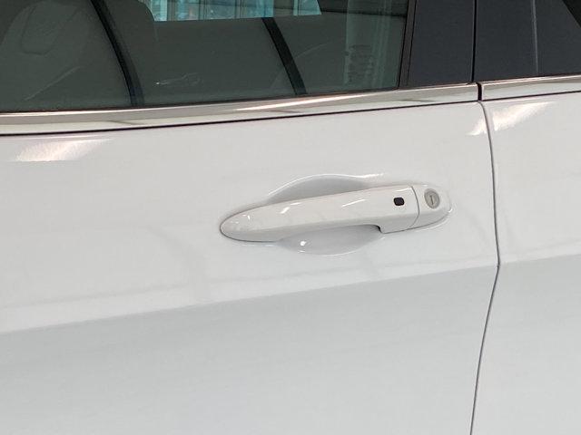 Photo of 2022 Bright White Clearcoat Jeep Cherokee