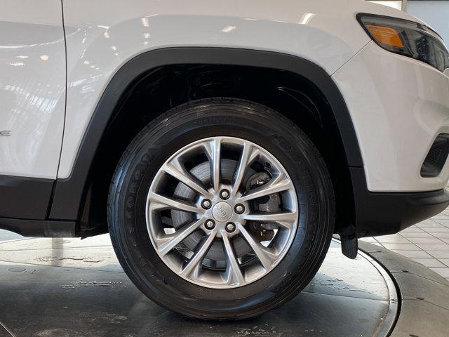 Photo of 2022 Bright White Clearcoat Jeep Cherokee