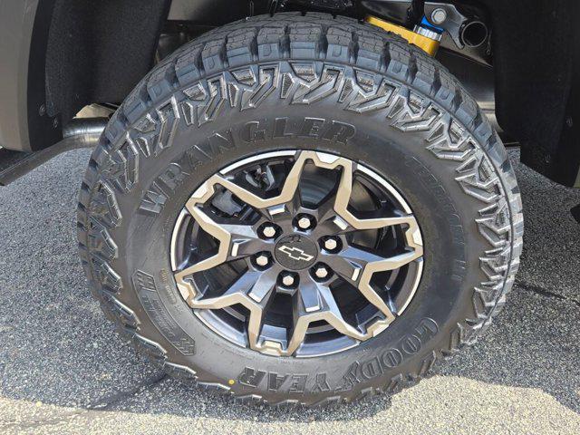 Photo of 2025 Black Chevrolet Colorado