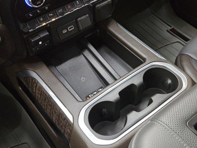 Photo of 2022 White Frost Tricoat GMC Sierra 2500