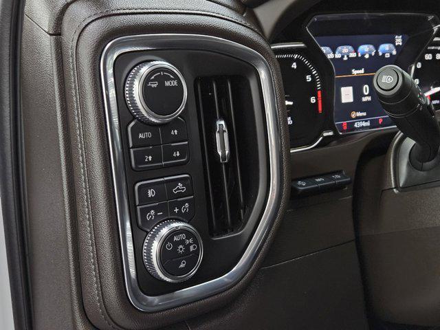 Photo of 2022 White Frost Tricoat GMC Sierra 2500