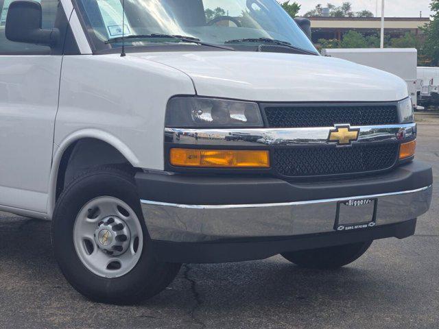 Photo of 2025 Summit White Chevrolet Express 2500
