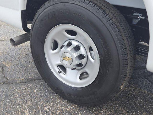 Photo of 2025 Summit White Chevrolet Express 2500