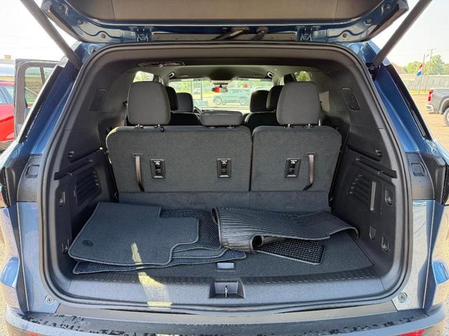Photo of 2025 Lakeshore Blue Metallic Chevrolet Traverse
