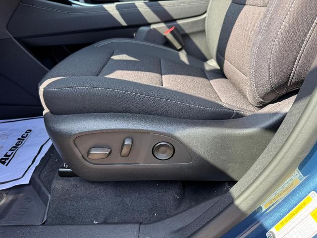 Photo of 2025 Lakeshore Blue Metallic Chevrolet Traverse