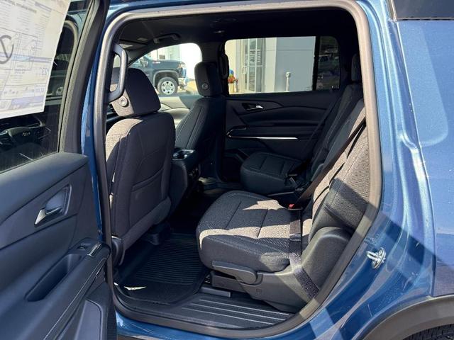 Photo of 2025 Lakeshore Blue Metallic Chevrolet Traverse
