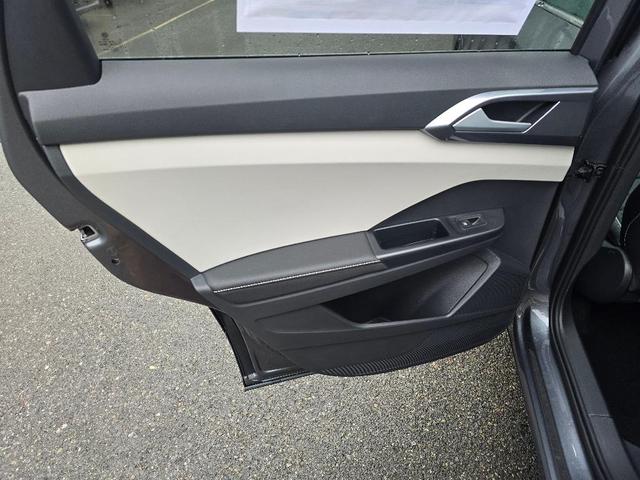 Photo of 2025 Platinum Gray Metallic Volkswagen Taos