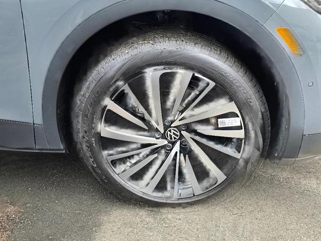 Photo of 2025 Pure Gray Volkswagen ID.4