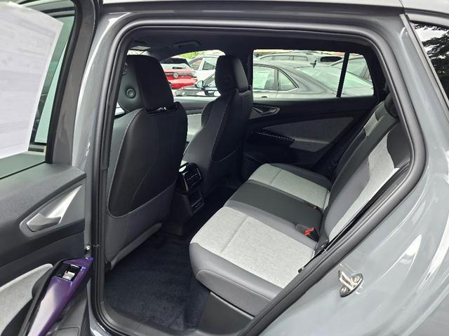 Photo of 2025 Pure Gray Volkswagen ID.4