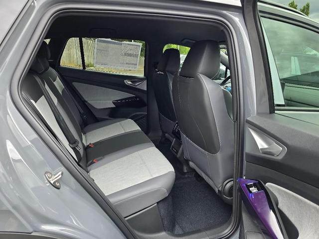 Photo of 2025 Pure Gray Volkswagen ID.4