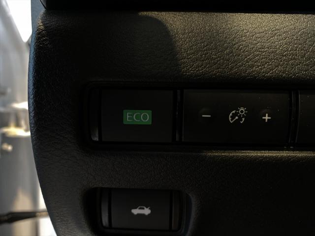 Photo of 2024 WHITE Nissan Sentra