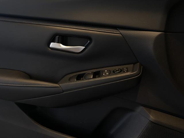 Photo of 2024 WHITE Nissan Sentra