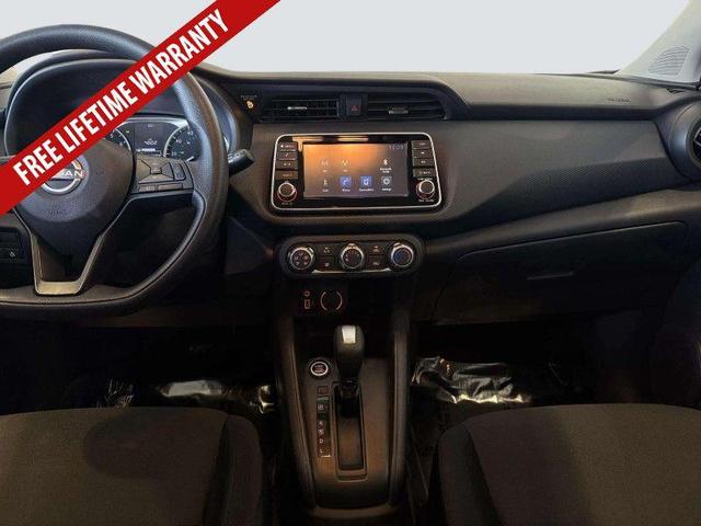 Photo of 2023 Super Black Nissan Kicks