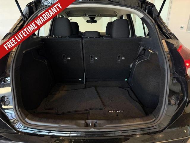 Photo of 2023 Super Black Nissan Kicks