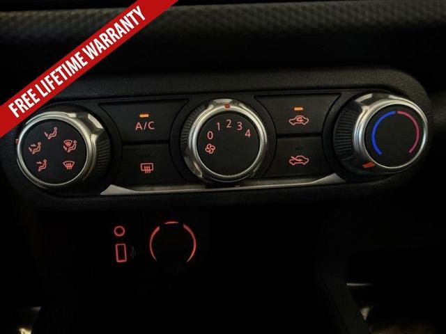 Photo of 2023 Super Black Nissan Kicks