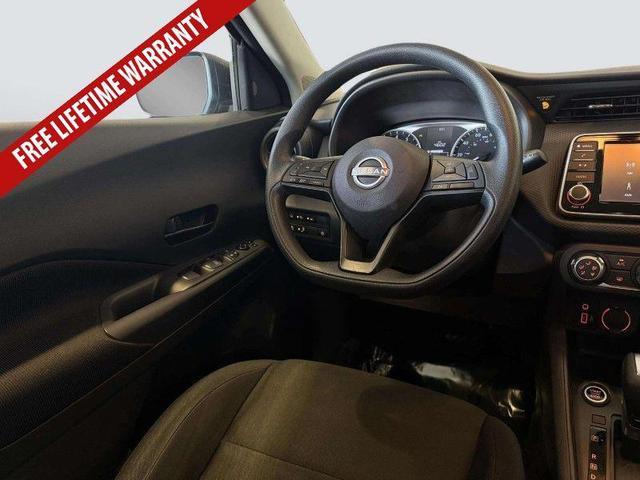 Photo of 2023 Super Black Nissan Kicks