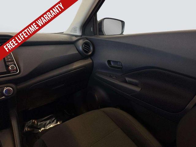 Photo of 2023 Super Black Nissan Kicks