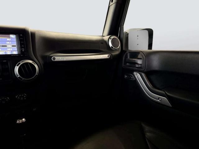 Photo of 2016 Black Clearcoat Jeep Wrangler Unlimited