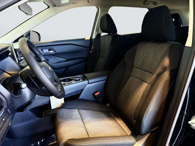 Photo of 2026 SUPER.BLACK Nissan Rogue