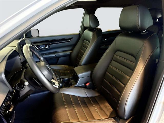 Photo of 2023 Lunar Silver Metallic Honda CR-V Hybrid