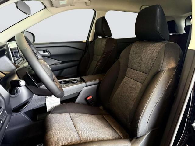 Photo of 2026 SUPER.BLACK Nissan Rogue