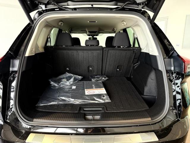 Photo of 2026 SUPER.BLACK Nissan Rogue