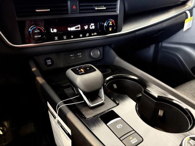 Photo of 2026 SUPER.BLACK Nissan Rogue