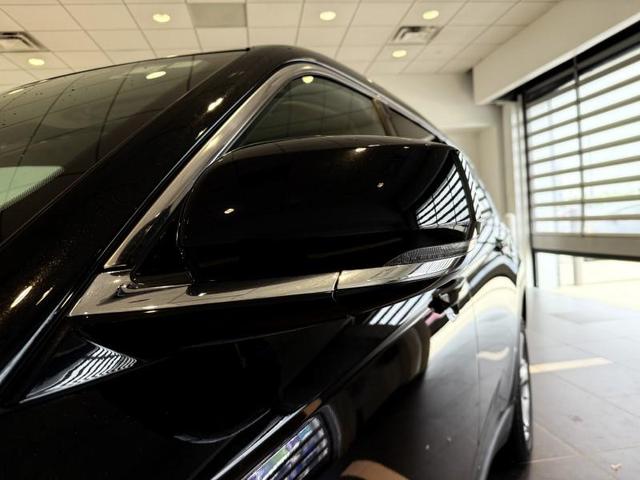 Photo of 2022 Diamond Black Crystal Pearlcoat Jeep Grand Cherokee L