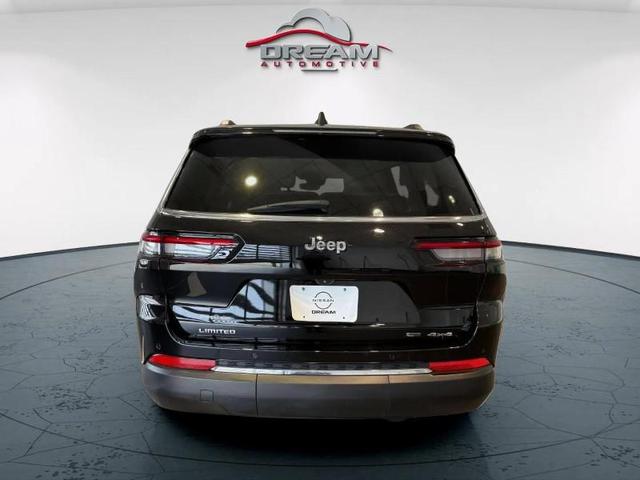 Photo of 2022 Diamond Black Crystal Pearlcoat Jeep Grand Cherokee L