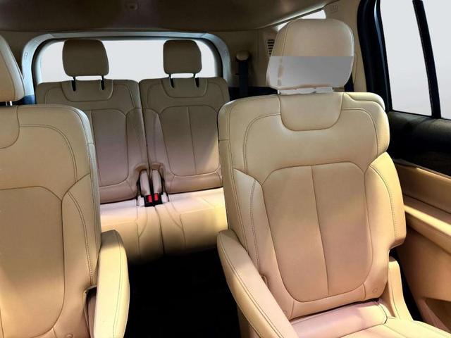 Photo of 2022 Diamond Black Crystal Pearlcoat Jeep Grand Cherokee L