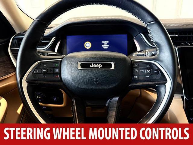 Photo of 2022 Diamond Black Crystal Pearlcoat Jeep Grand Cherokee L