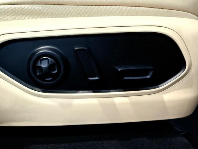 Photo of 2022 Diamond Black Crystal Pearlcoat Jeep Grand Cherokee L