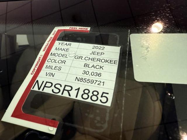 Photo of 2022 Diamond Black Crystal Pearlcoat Jeep Grand Cherokee L
