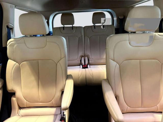 Photo of 2022 Diamond Black Crystal Pearlcoat Jeep Grand Cherokee L