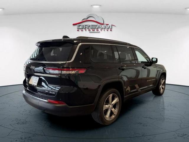 Photo of 2022 Diamond Black Crystal Pearlcoat Jeep Grand Cherokee L