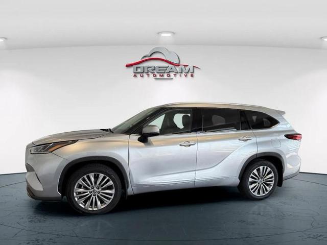 Photo of 2022 Celestial Silver Metallic Toyota Highlander